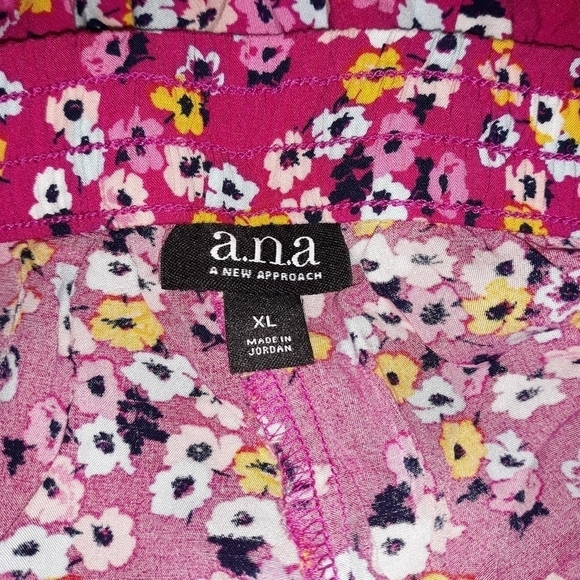 A.n.a  floral shorts size XL 5/$25 - Picture 3 of 3